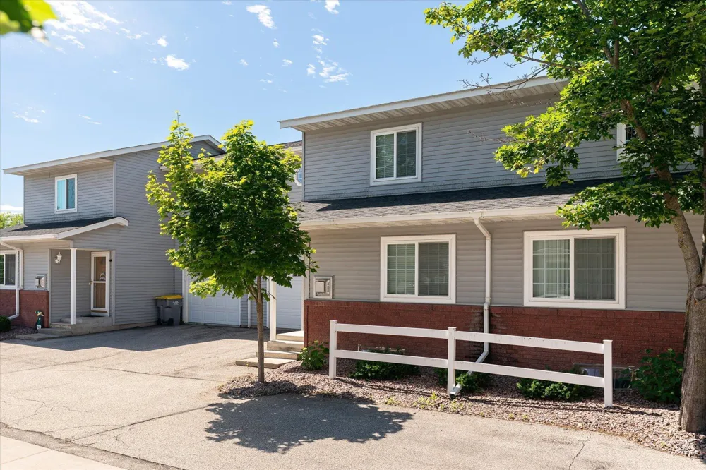 808 Cedar Drive #B La Crescent, MN 55947