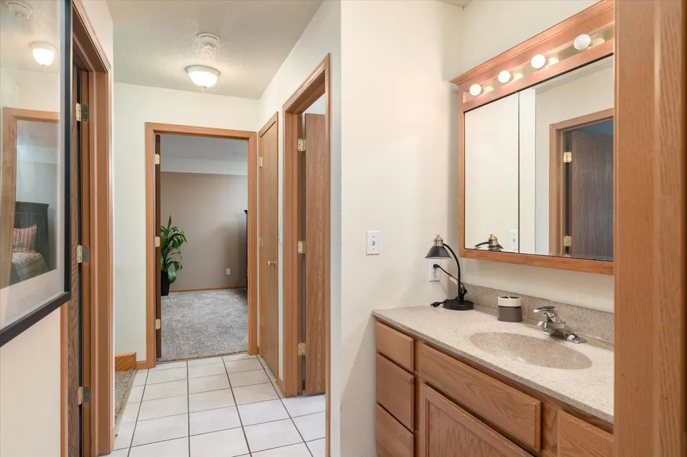 808 Cedar Drive #B La Crescent, MN 55947