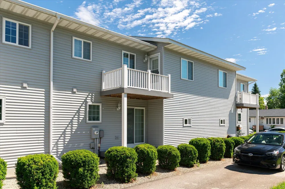 808 Cedar Drive #B La Crescent, MN 55947