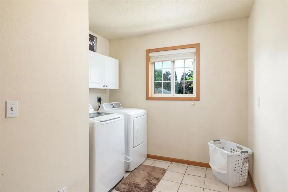808 Cedar Drive #B La Crescent, MN 55947
