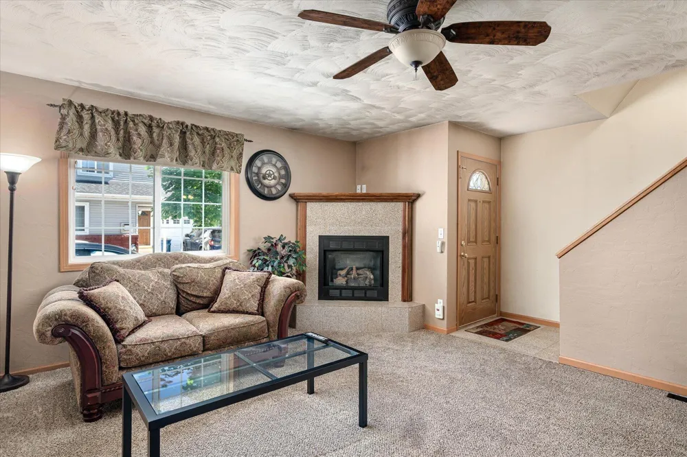 808 Cedar Drive #B La Crescent, MN 55947