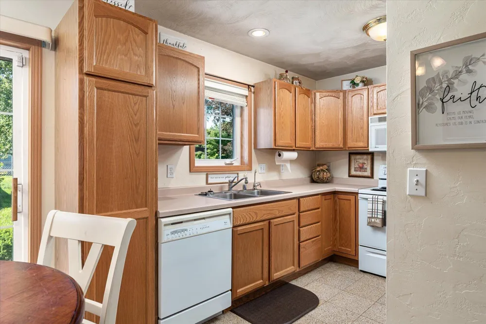 808 Cedar Drive #B La Crescent, MN 55947