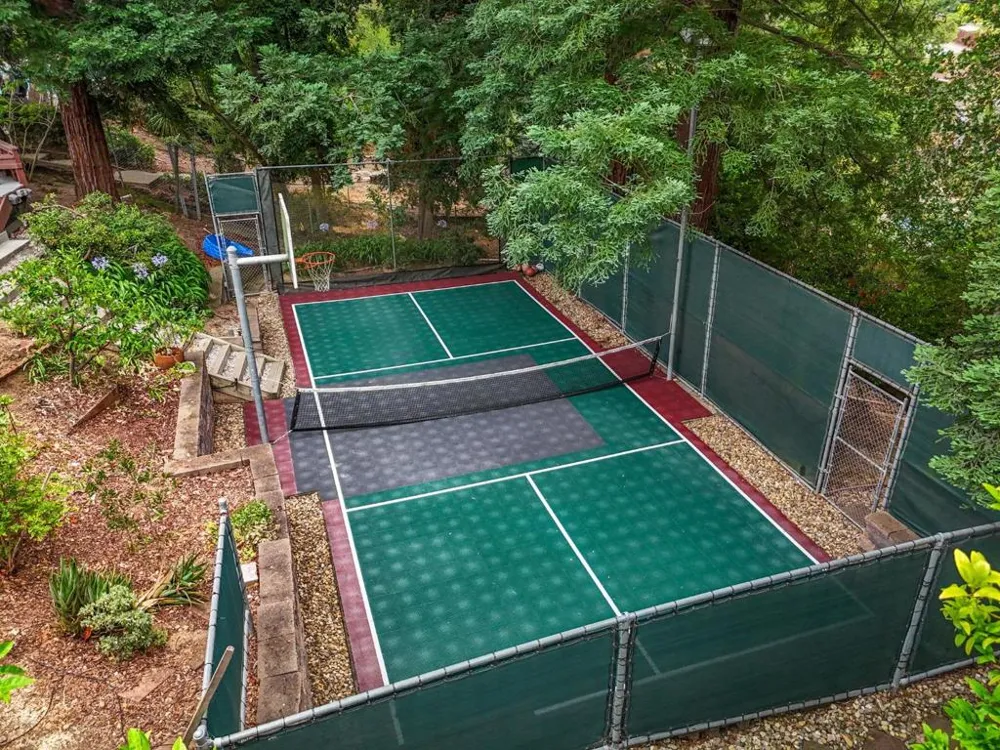17529 Mayflower Drive Castro Valley, CA 94546