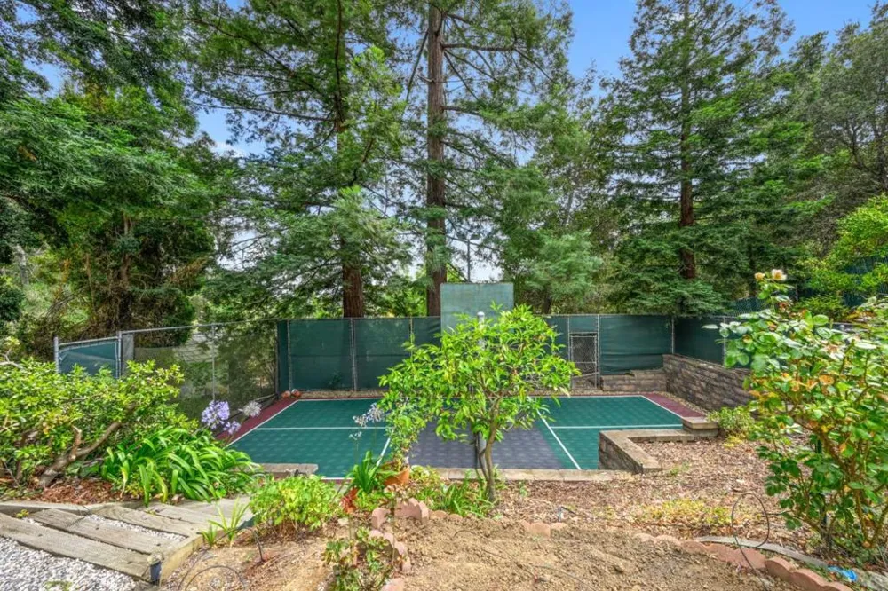 17529 Mayflower Drive Castro Valley, CA 94546