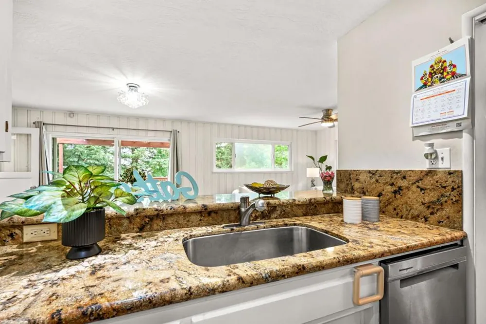 17529 Mayflower Drive Castro Valley, CA 94546