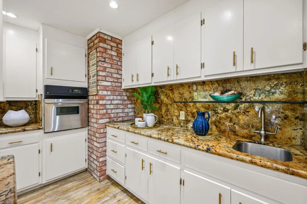 17529 Mayflower Drive Castro Valley, CA 94546