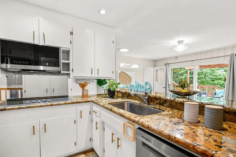 17529 Mayflower Drive Castro Valley, CA 94546