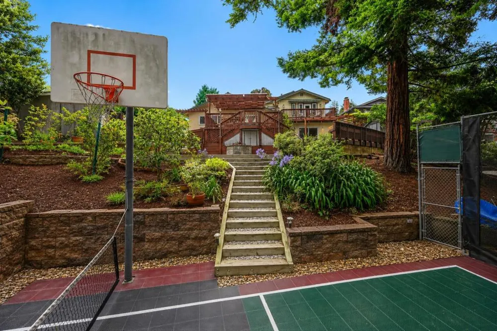 17529 Mayflower Drive Castro Valley, CA 94546