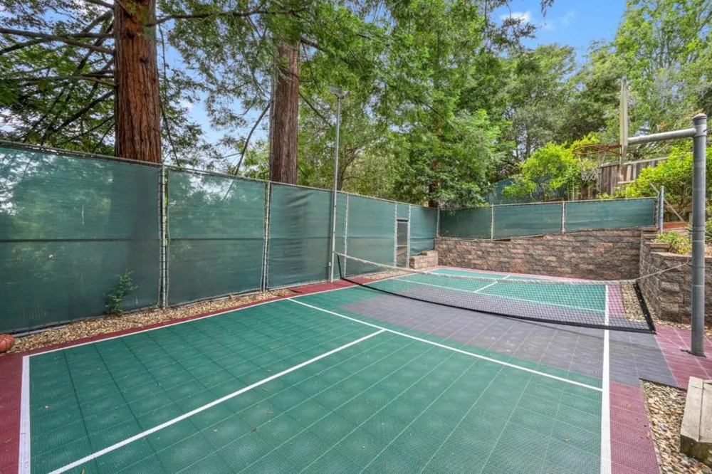 17529 Mayflower Drive Castro Valley, CA 94546