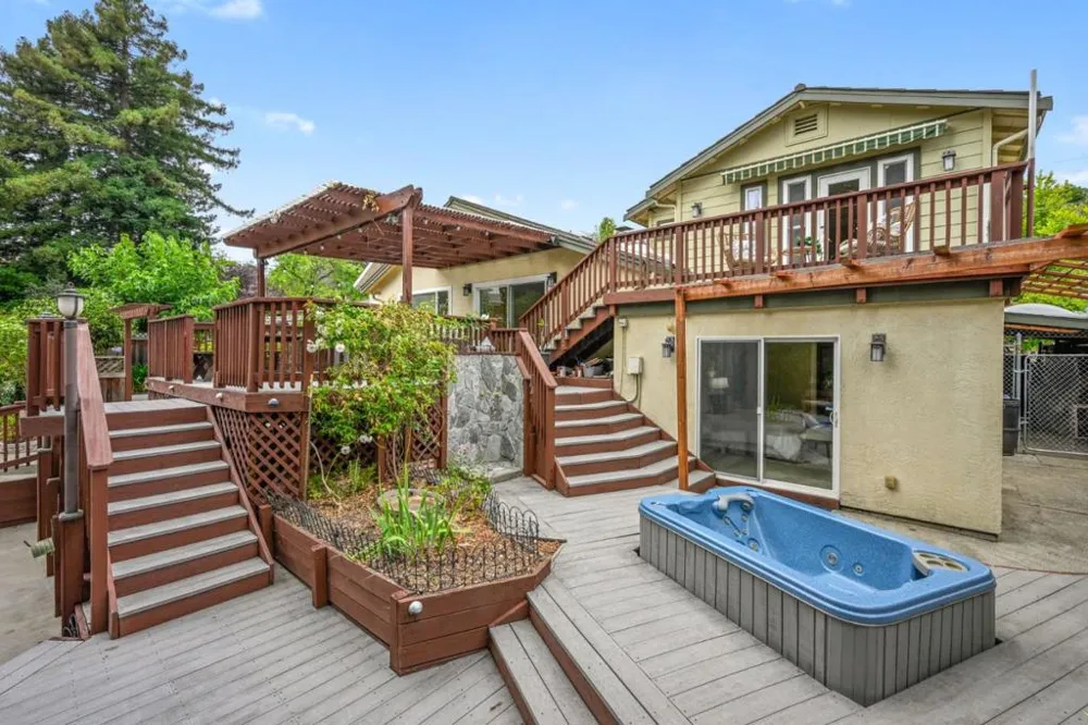 17529 Mayflower Drive Castro Valley, CA 94546