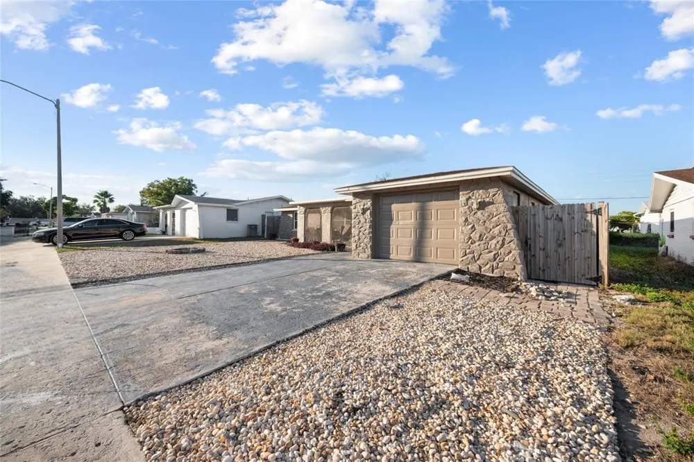 5633 ANDREA DRIVE Holiday, FL 34690