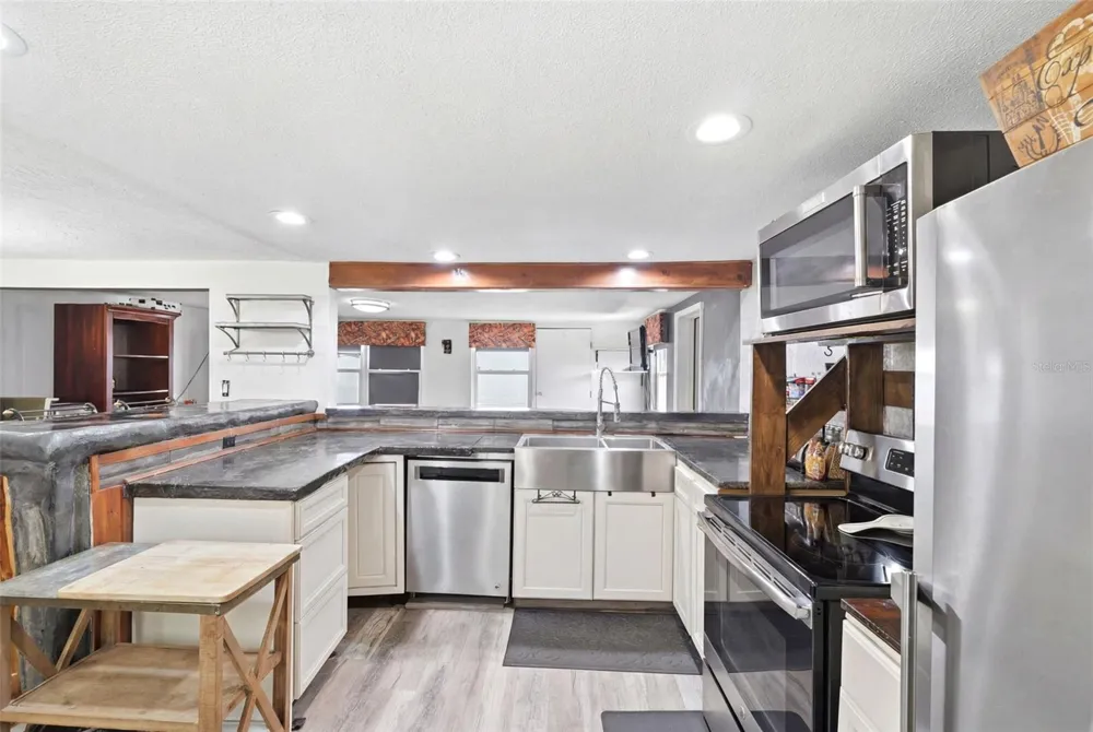 5633 ANDREA DRIVE Holiday, FL 34690