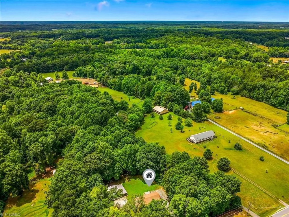 6630 Hunt Road Pleasant Garden, NC 27313