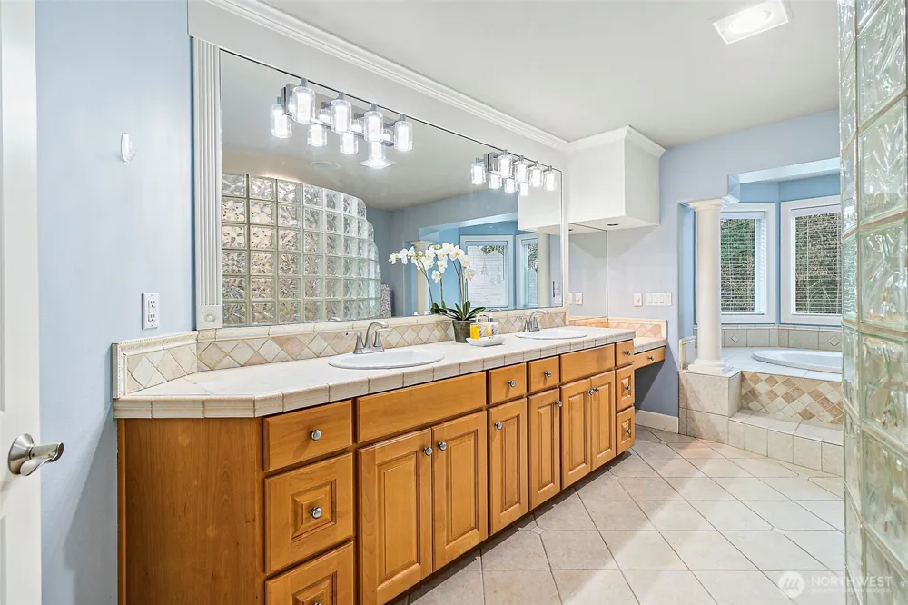 14225 SE 87th Place Newcastle, WA 98059