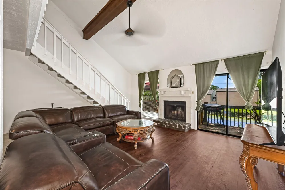 647 Davis Road League City, TX 77573