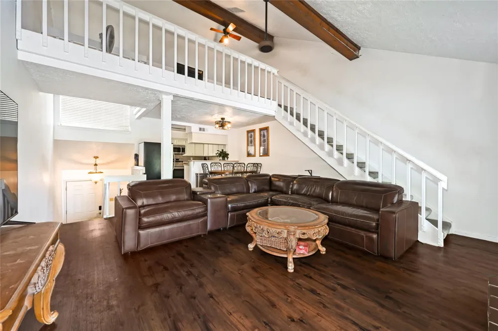 647 Davis Road League City, TX 77573
