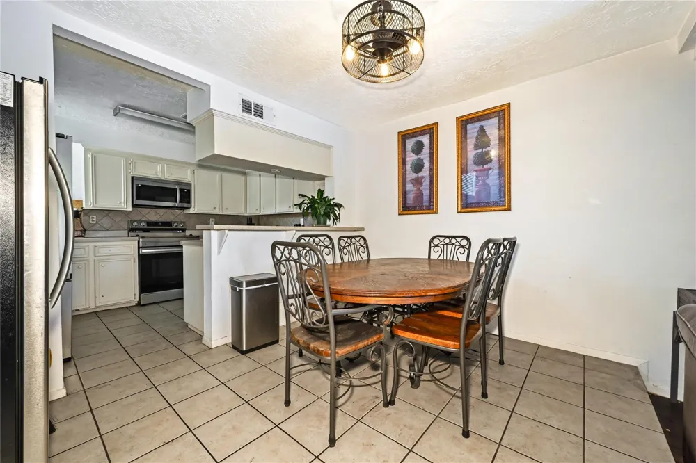 647 Davis Road League City, TX 77573