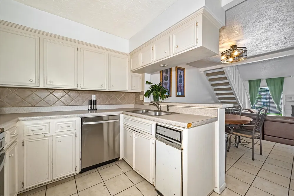 647 Davis Road League City, TX 77573
