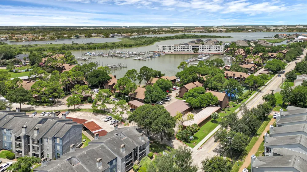 647 Davis Road League City, TX 77573