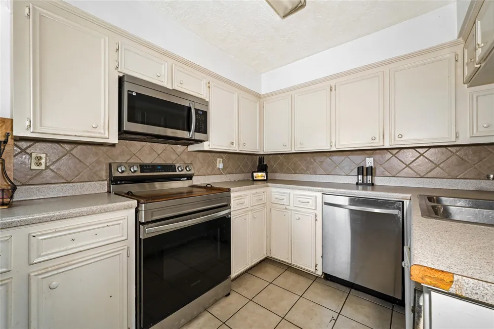 647 Davis Road League City, TX 77573