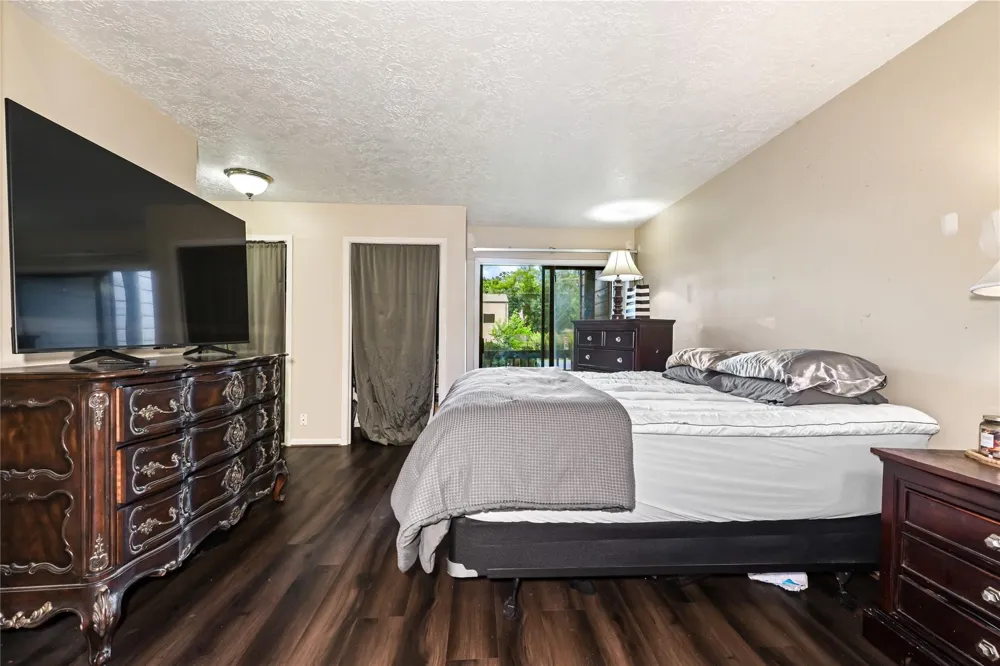 647 Davis Road League City, TX 77573