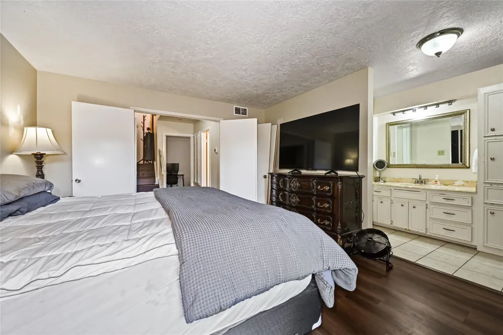 647 Davis Road League City, TX 77573