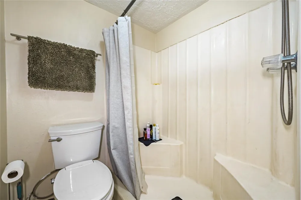 647 Davis Road League City, TX 77573