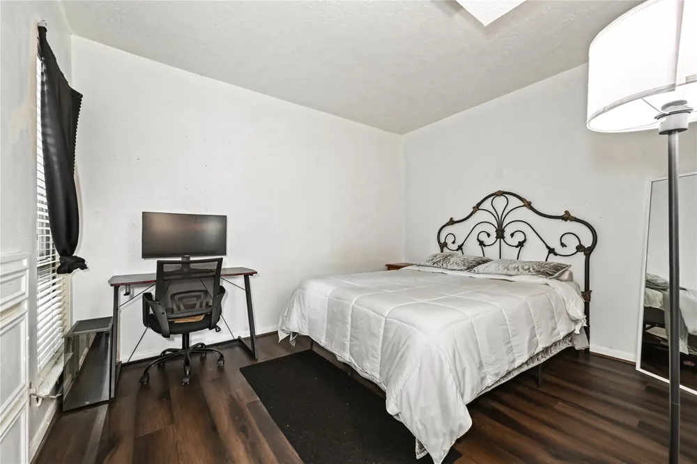 647 Davis Road League City, TX 77573