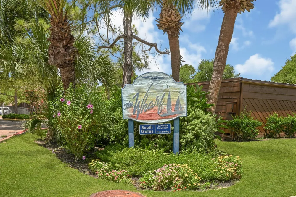 647 Davis Road League City, TX 77573