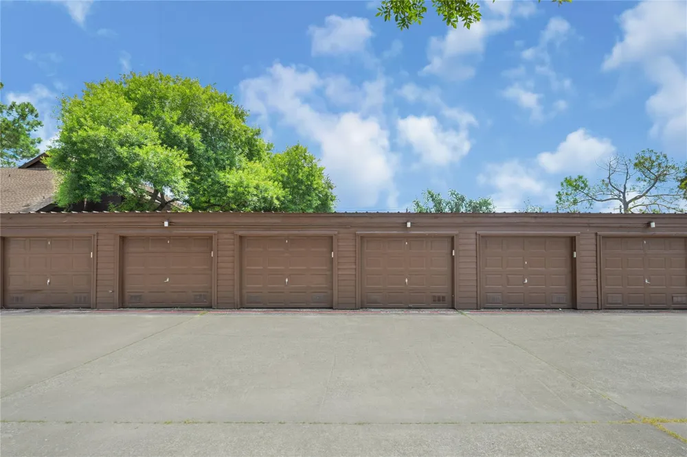 647 Davis Road League City, TX 77573