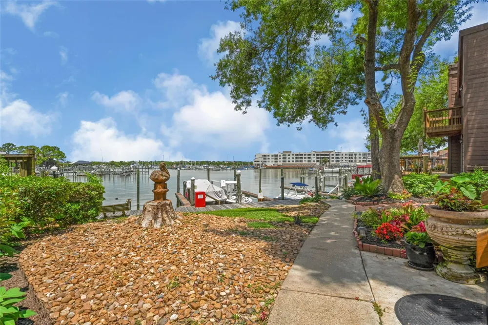 647 Davis Road League City, TX 77573