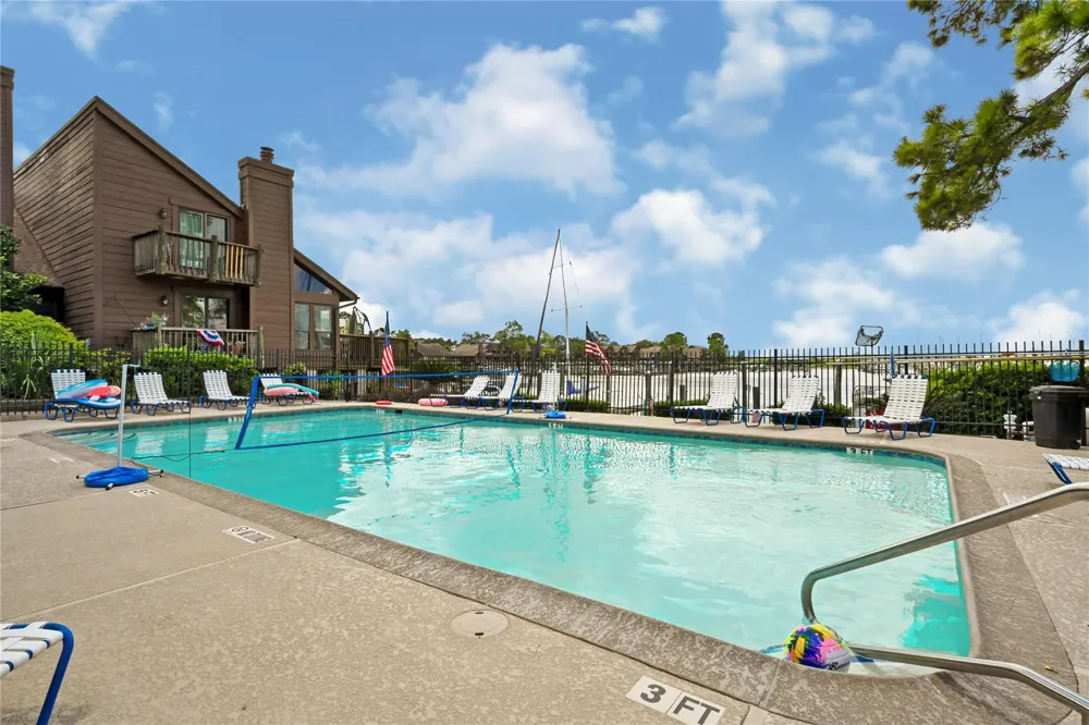 647 Davis Road League City, TX 77573