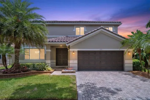 830 Hawthorn Ter
