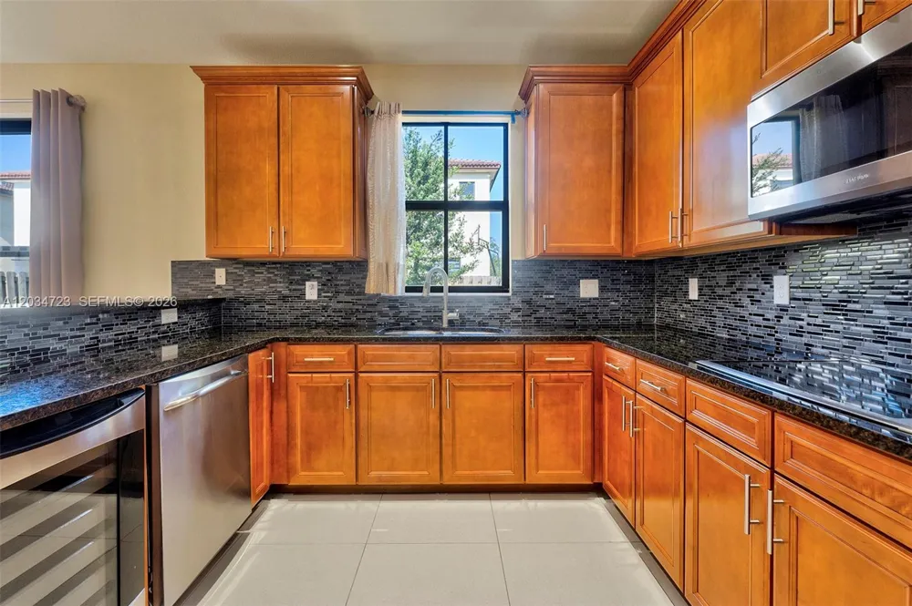 8890 NW 99th Path Doral, FL 33178