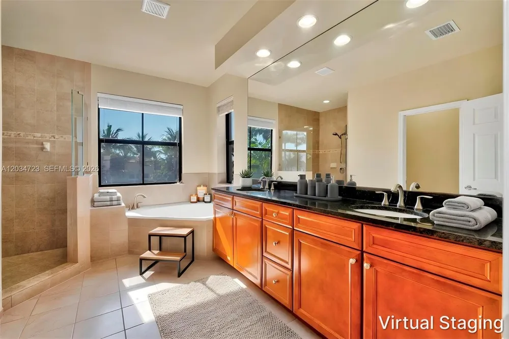 8890 NW 99th Path Doral, FL 33178