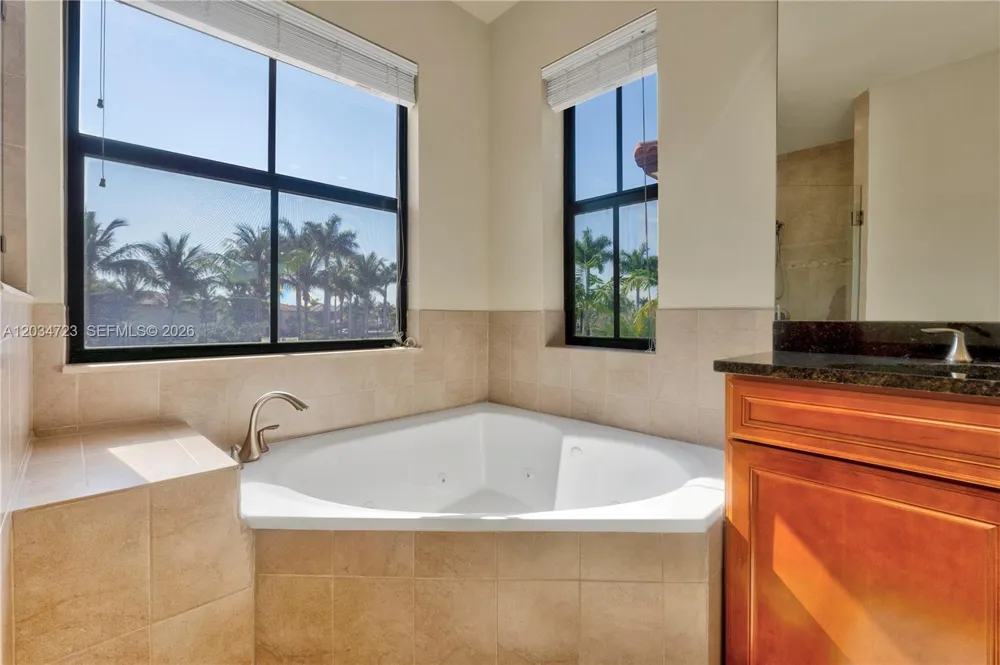 8890 NW 99th Path Doral, FL 33178