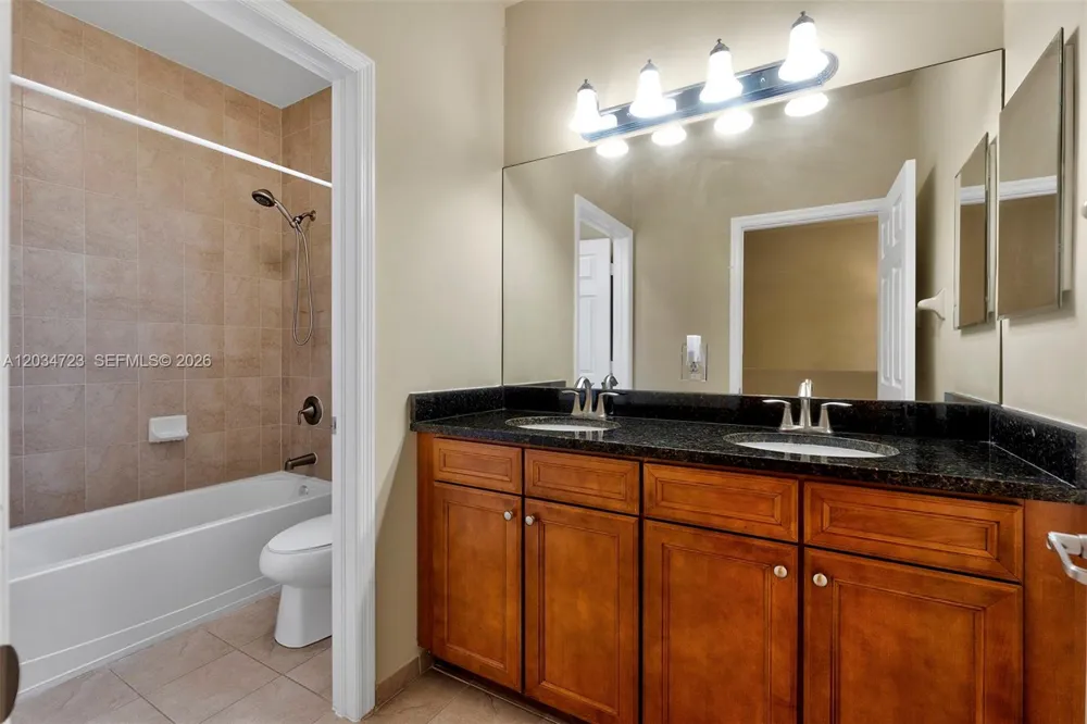 8890 NW 99th Path Doral, FL 33178