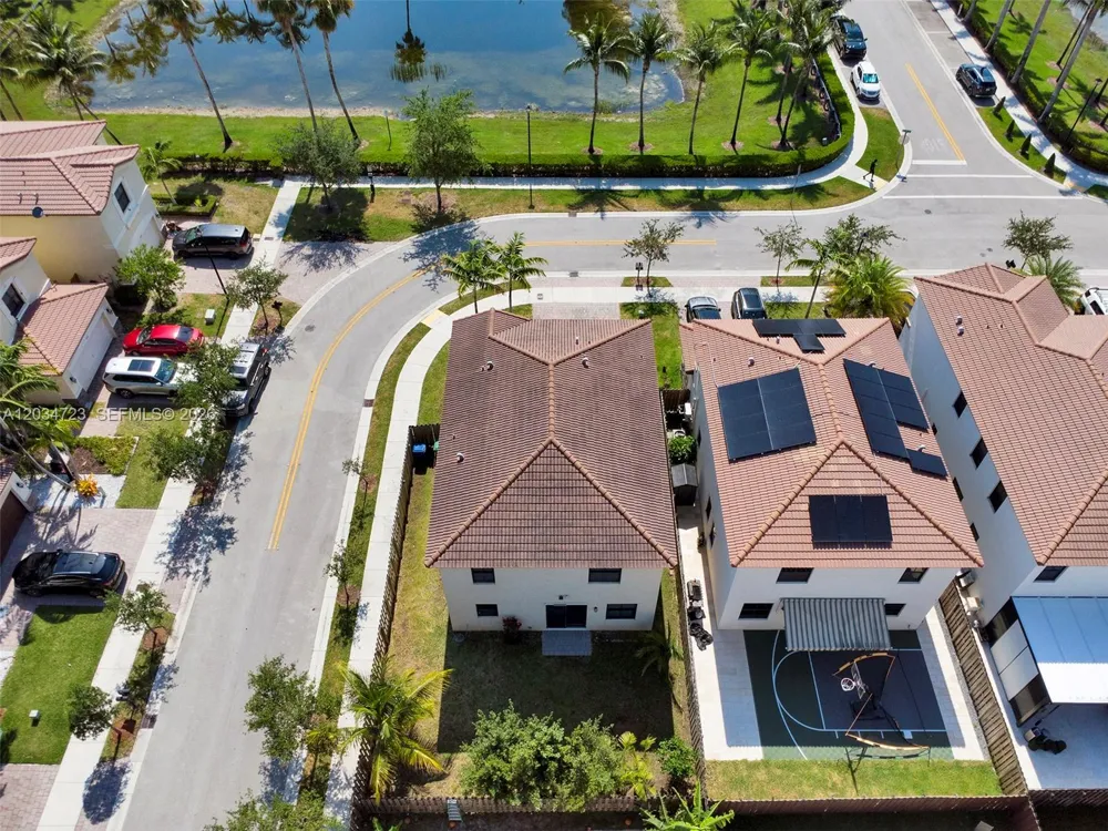 8890 NW 99th Path Doral, FL 33178