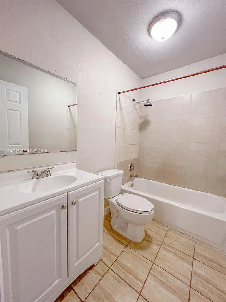 4648 NW 9th Dr #4648 Plantation, FL 33317