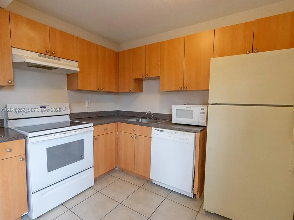 4648 NW 9th Dr #4648 Plantation, FL 33317