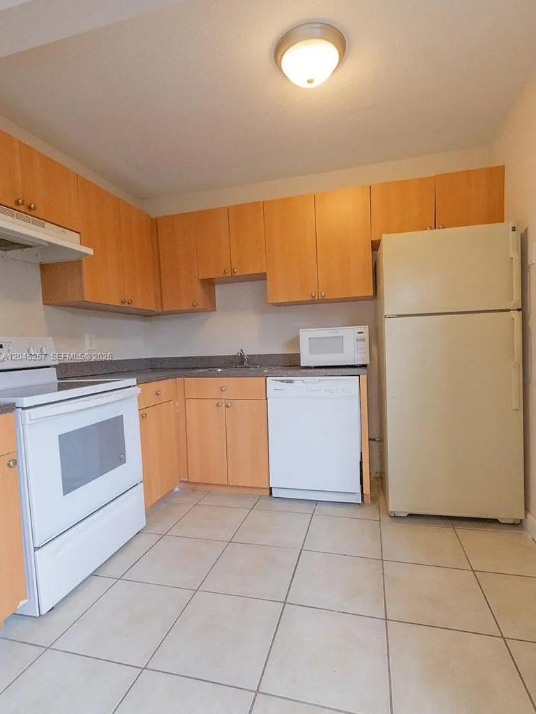 4648 NW 9th Dr #4648 Plantation, FL 33317