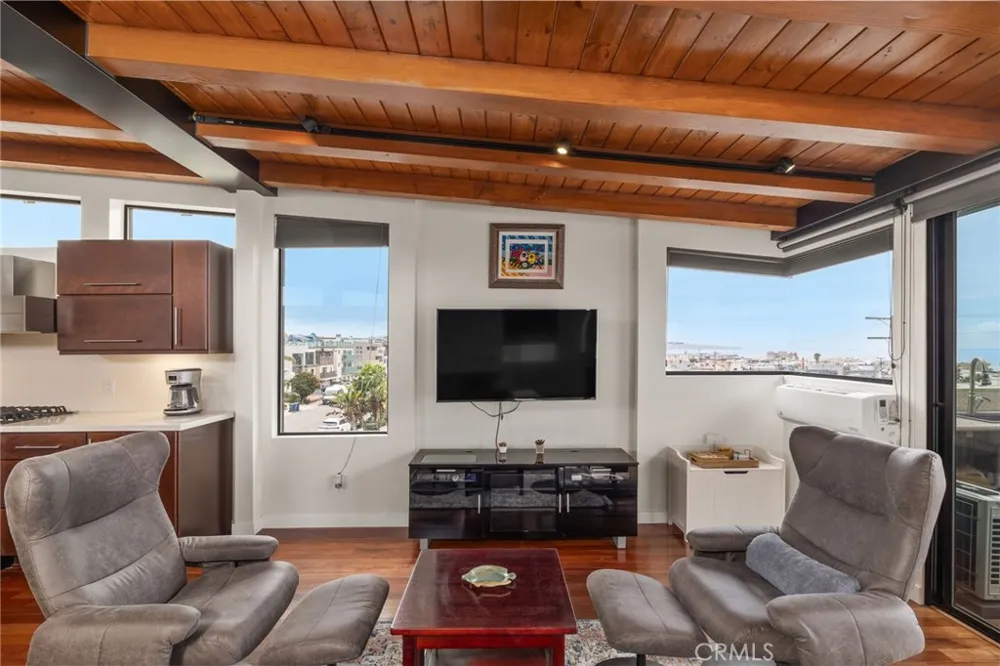 925 Monterey Hermosa Beach, CA 90254