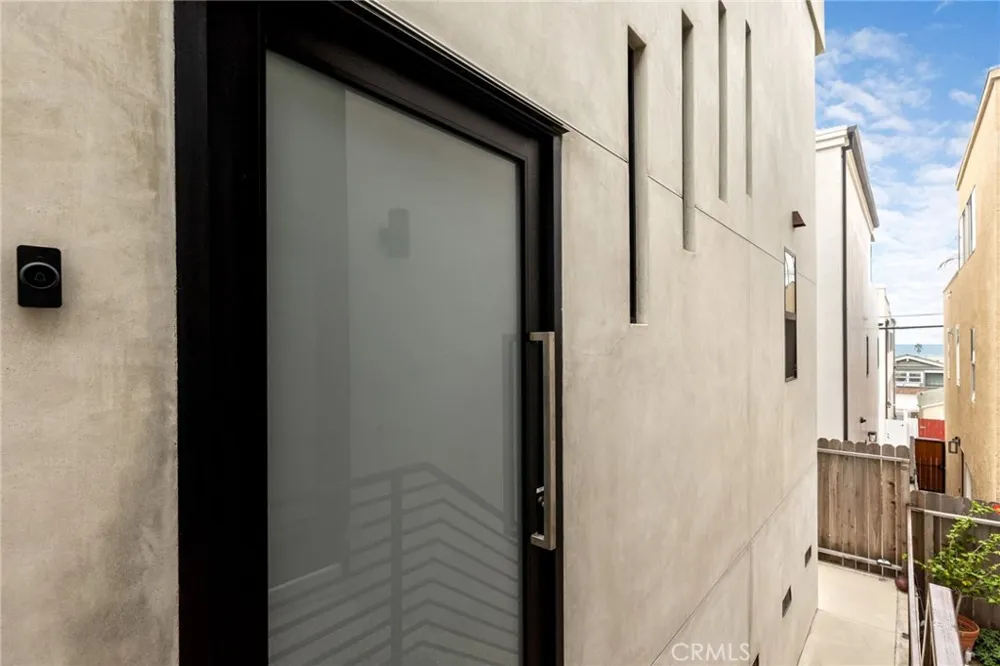 925 Monterey Hermosa Beach, CA 90254