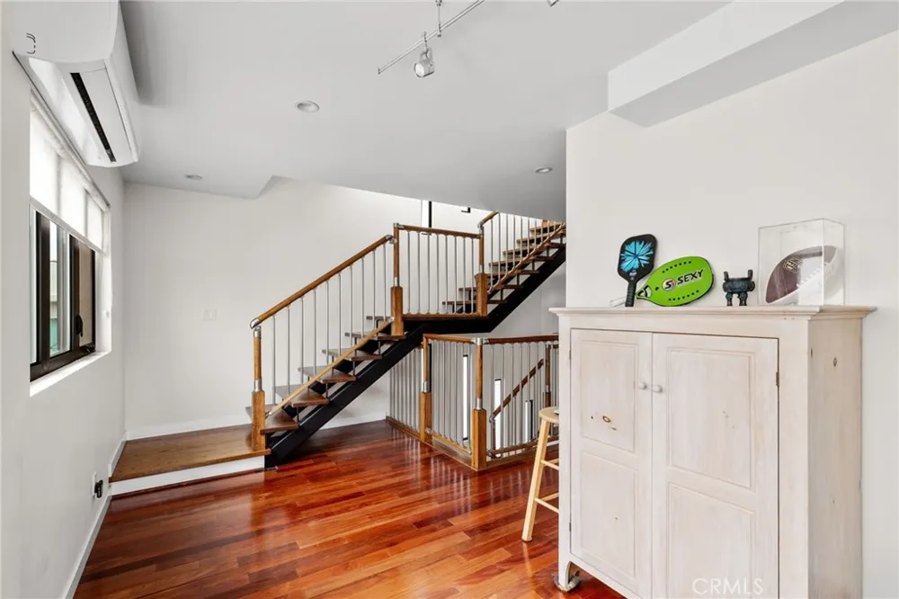 925 Monterey Hermosa Beach, CA 90254