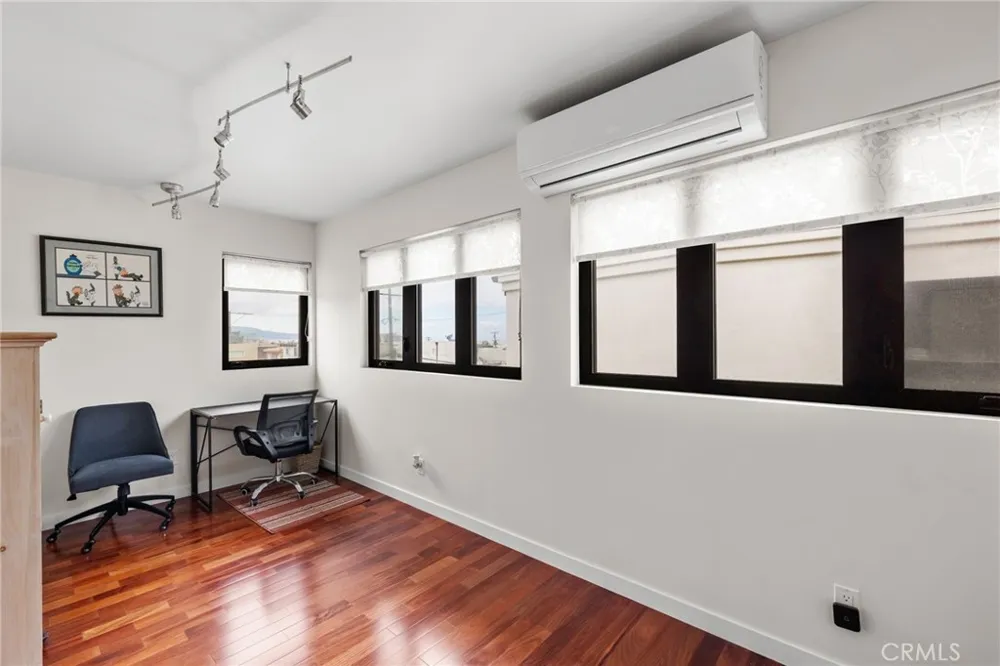 925 Monterey Hermosa Beach, CA 90254