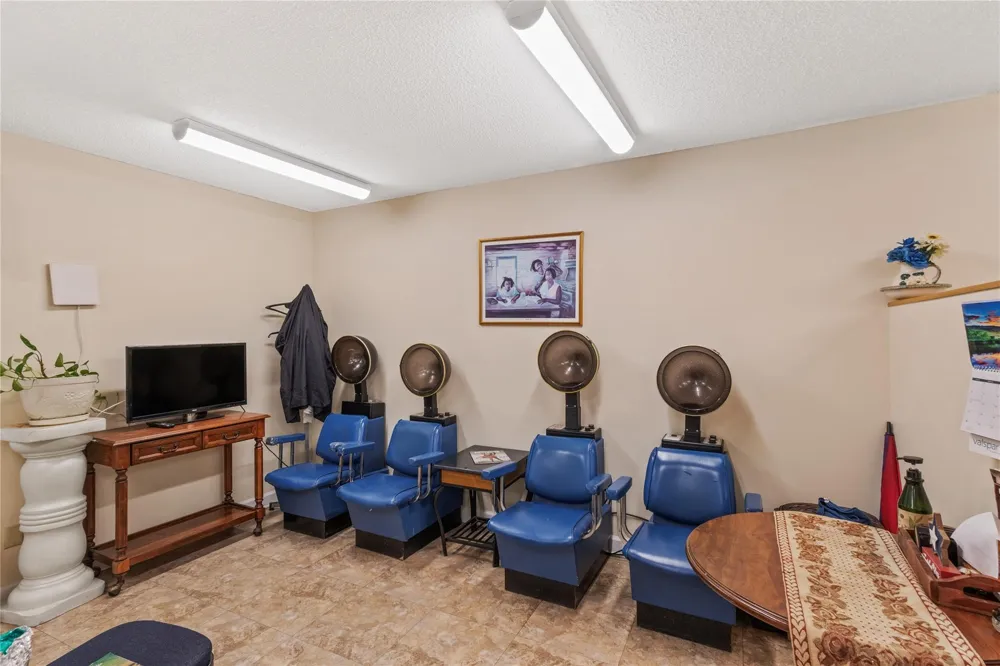 1360 E Alcy Road Memphis, TN 38106