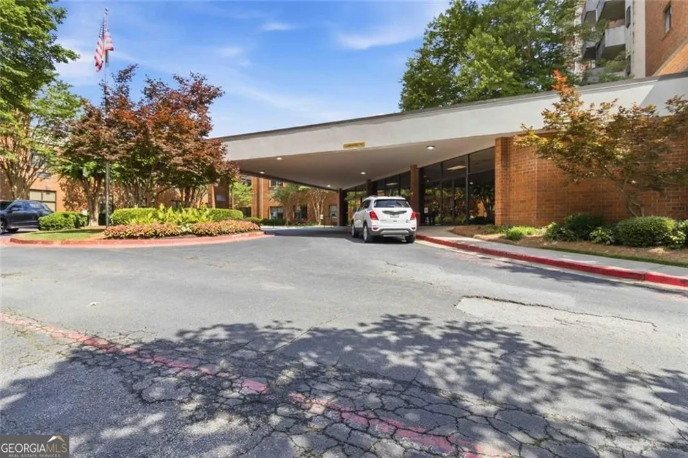 300 Johnson Ferry RD NE Sandy Springs, GA 30328