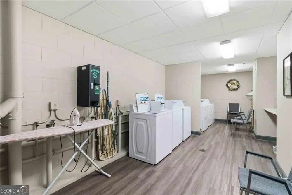 300 Johnson Ferry RD NE Sandy Springs, GA 30328