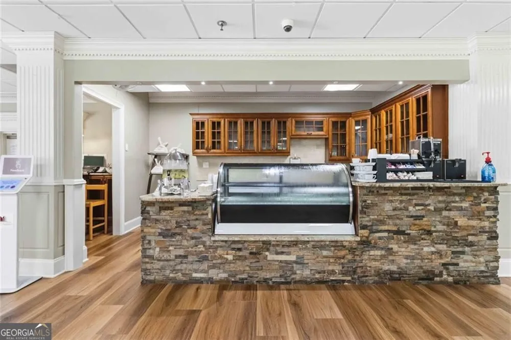 300 Johnson Ferry RD NE Sandy Springs, GA 30328