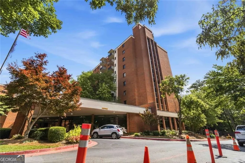 300 Johnson Ferry RD NE Sandy Springs, GA 30328